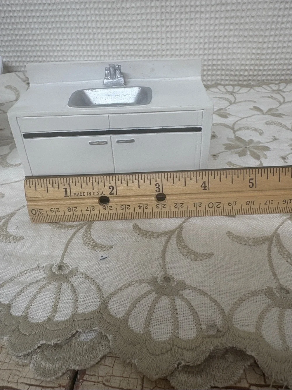 Dollhouse kitchen set
